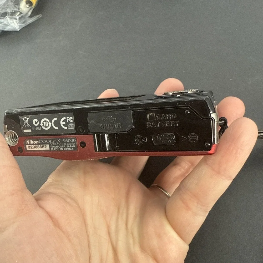 Nikon COOLPIX S6000 14.2MP Compact Camera READ For Parts / Fix